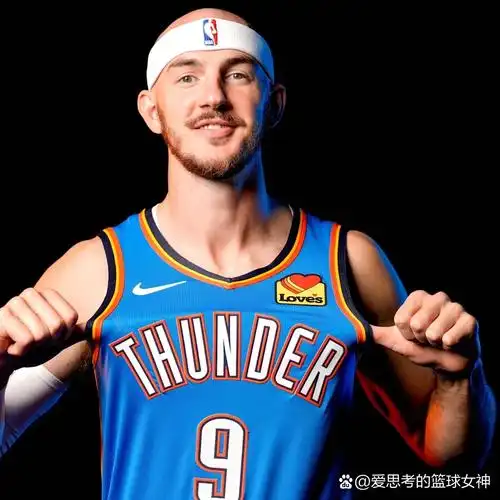 亚历克斯・卡鲁索：从落选秀到防守悍将的励志征途